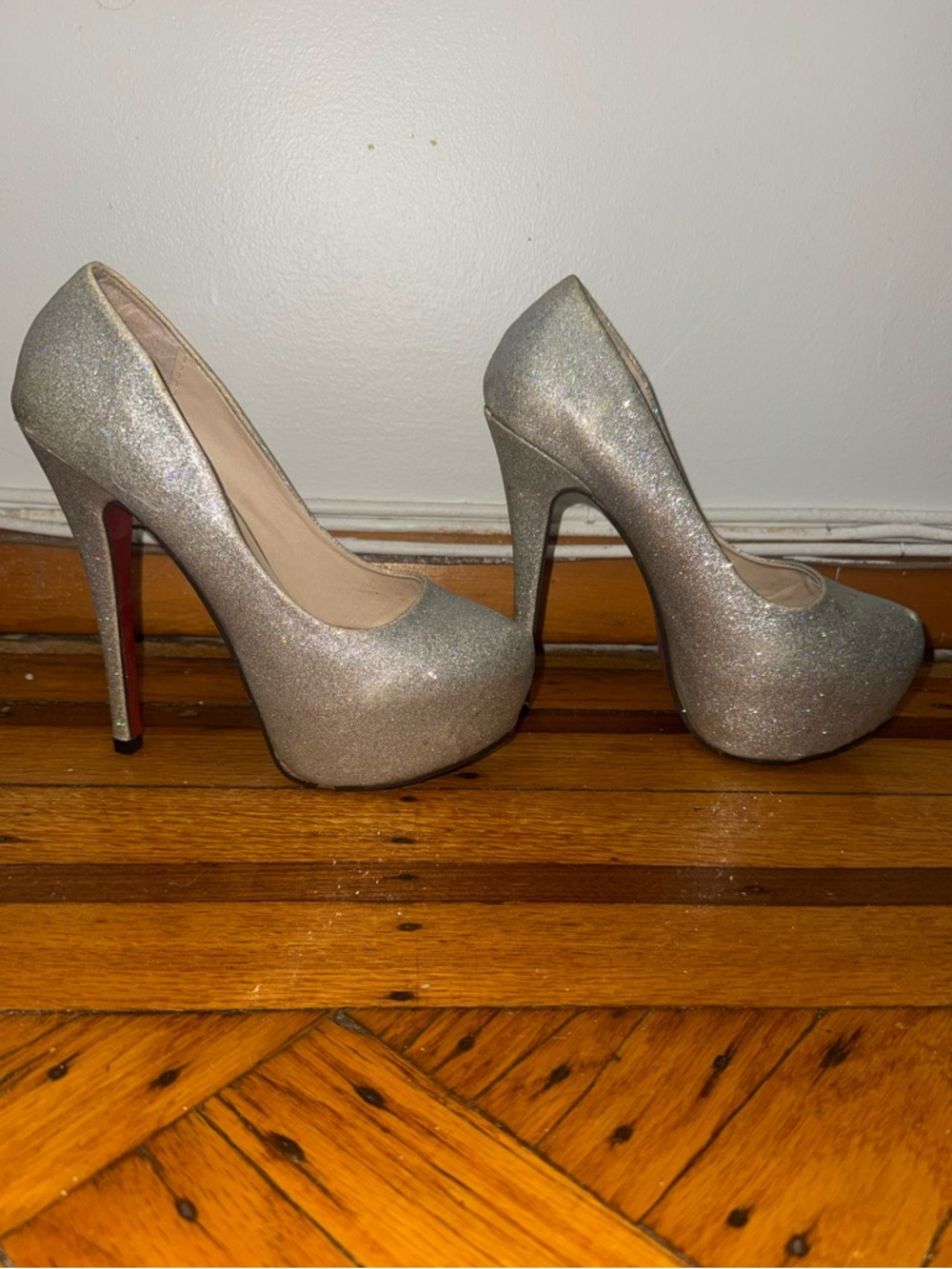 Women's Red Bottom Glitter Platform High Heel Pumps - Silver